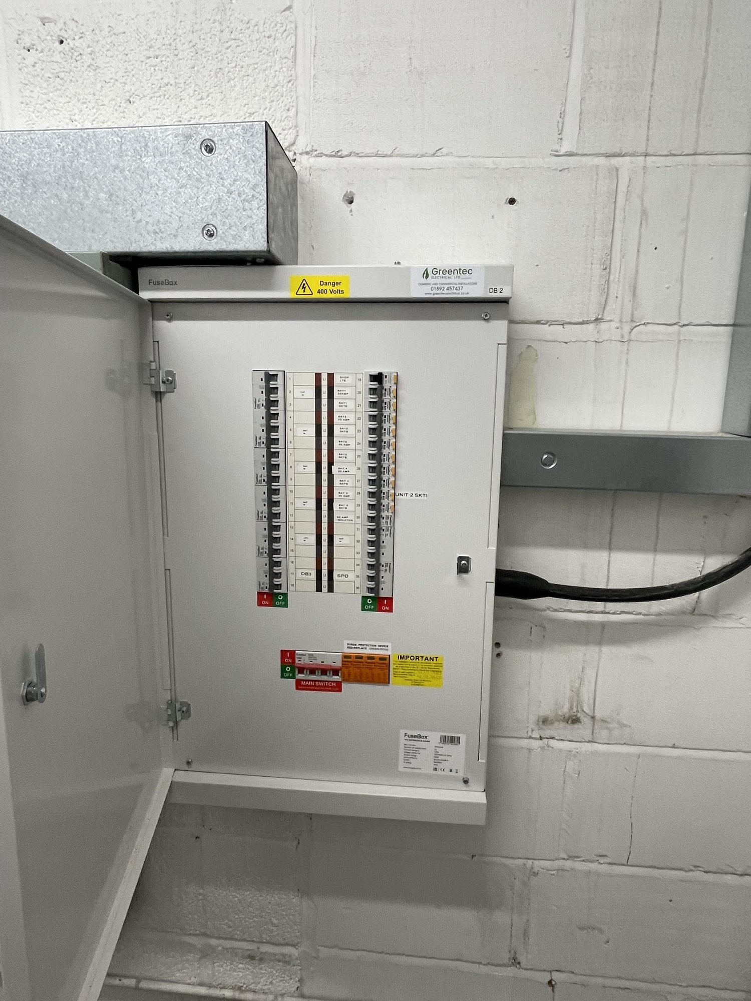 24/7 Emergency Call-Outs electrician at work